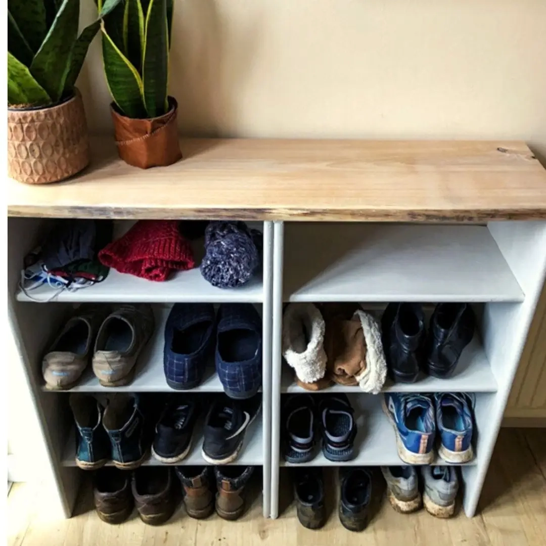 Bent u op zoek naar een supereenvoudige manier om uw schoenen in uw inkomhal te organiseren? Dit eenvoudige doe-het-zelf-schoenenrek kan de perfecte oplossing voor u zijn.