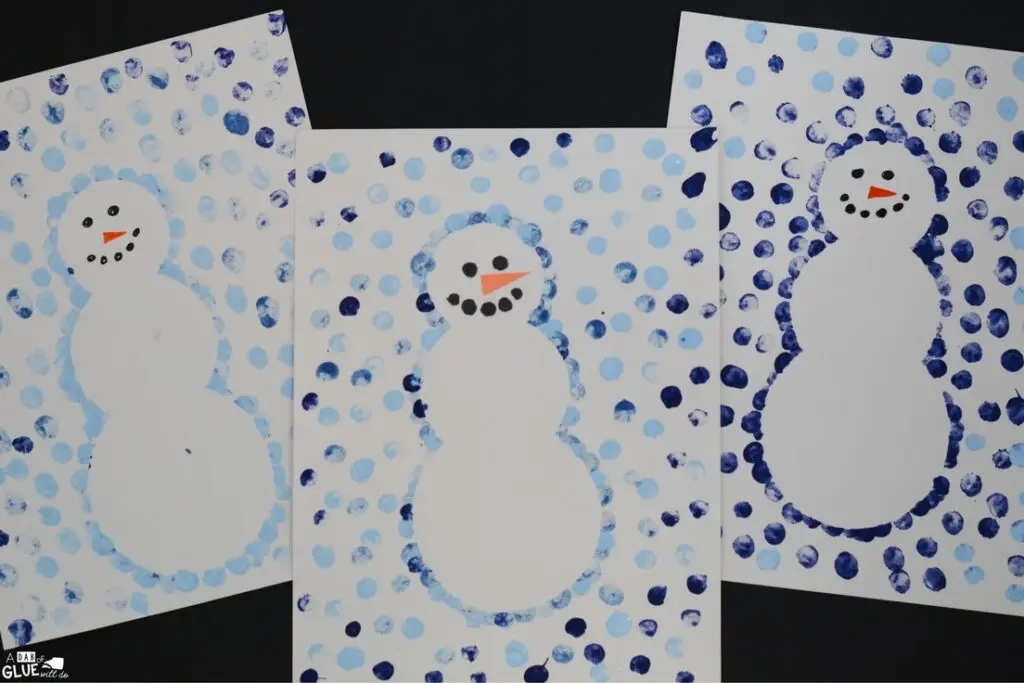 Sneeuwpop-vingerafdrukknutsel voor klassikale activiteiten in januari