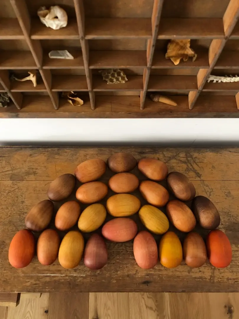 natuurlijk geverfde houten eieren
