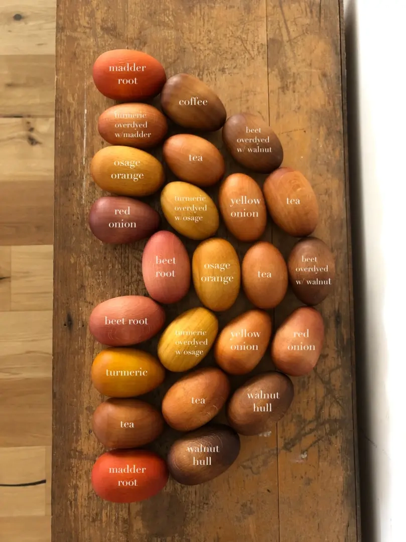 natuurlijk geverfde houten eieren