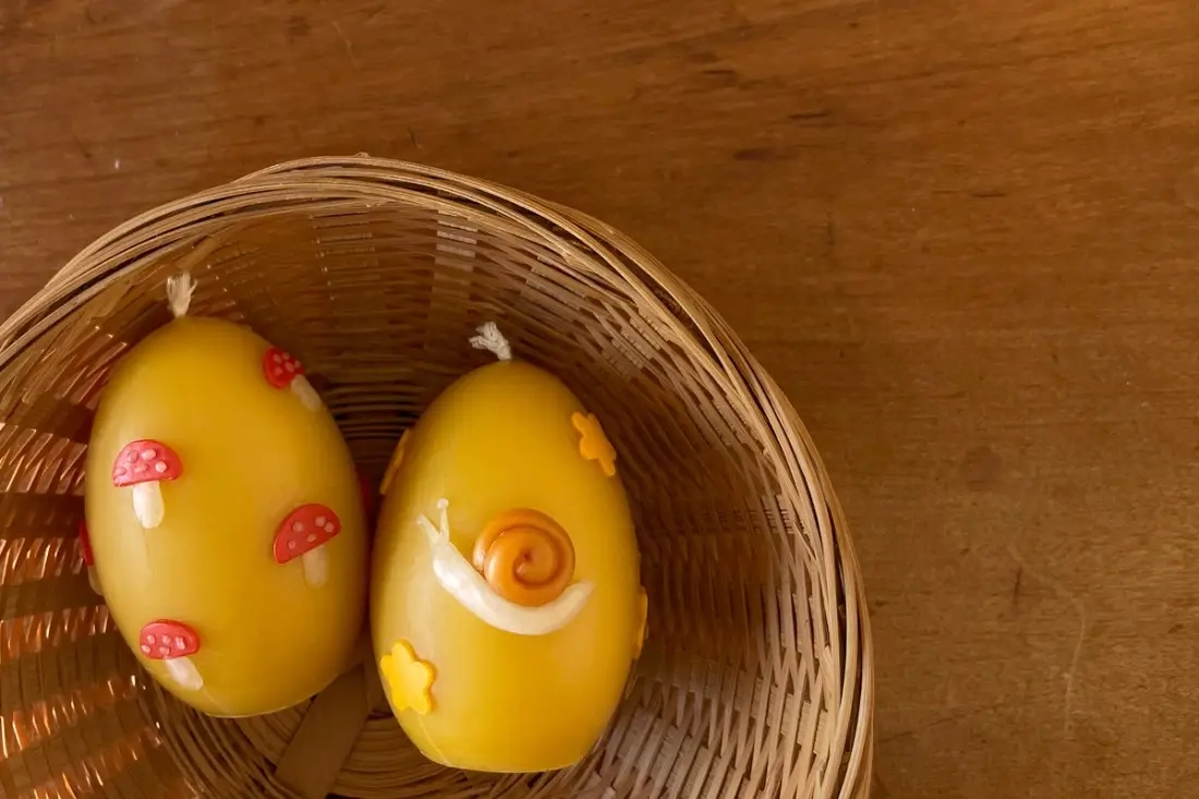 DIY-gedecoreerde bijenwas eierkaarsen voor Pasen