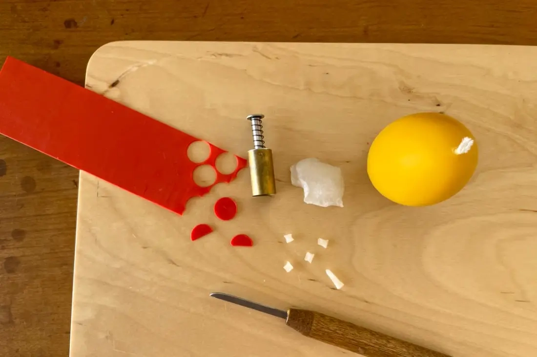 DIY-gedecoreerde bijenwas eierkaarsen voor Pasen