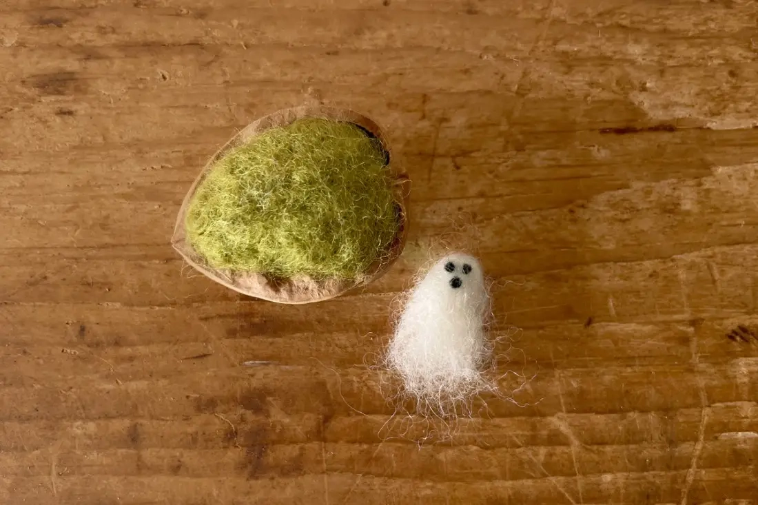 DIY naaldvilt Ghost Walnut speldenkussen