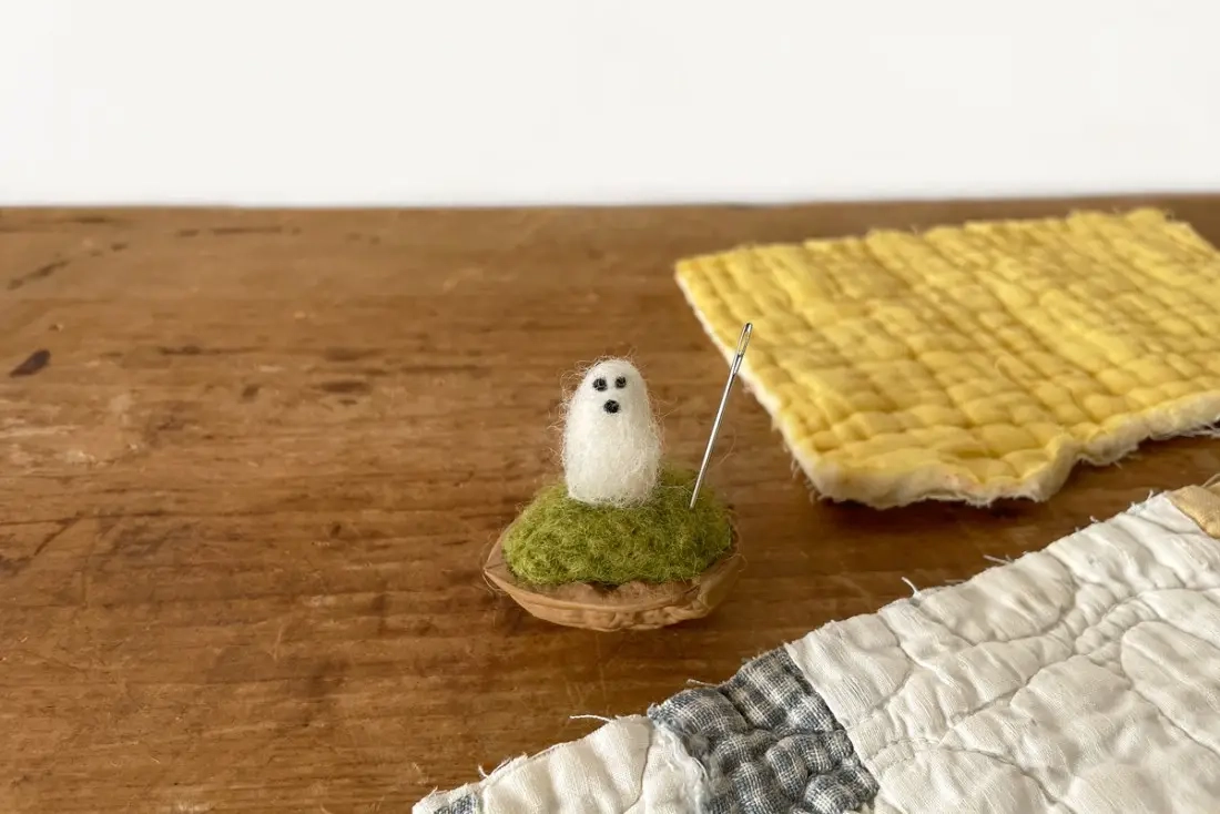 DIY naaldvilt Ghost Walnut speldenkussen