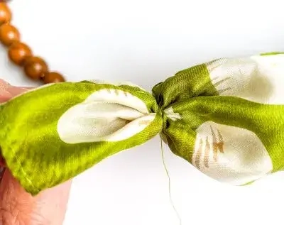 Tutorial van stoffen kralenketting