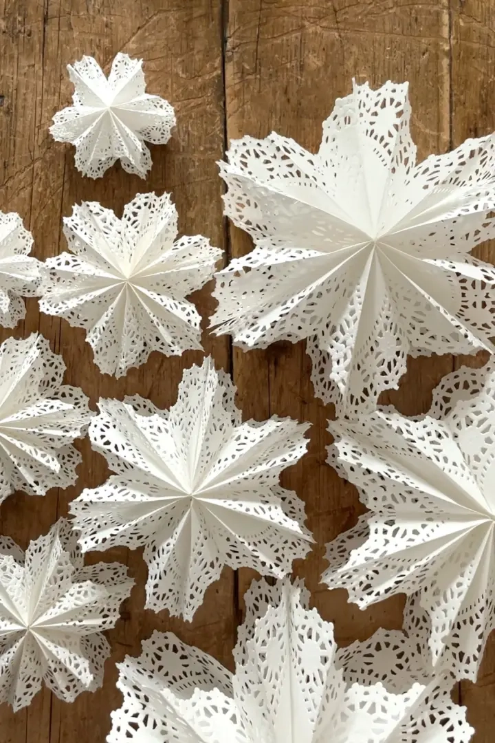 DIY papieren kleedje sneeuwvlokken