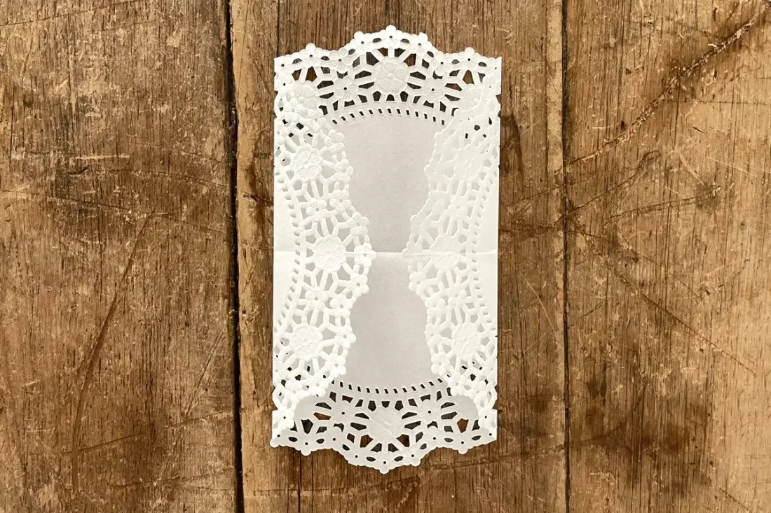 DIY papieren kleedje sneeuwvlokken