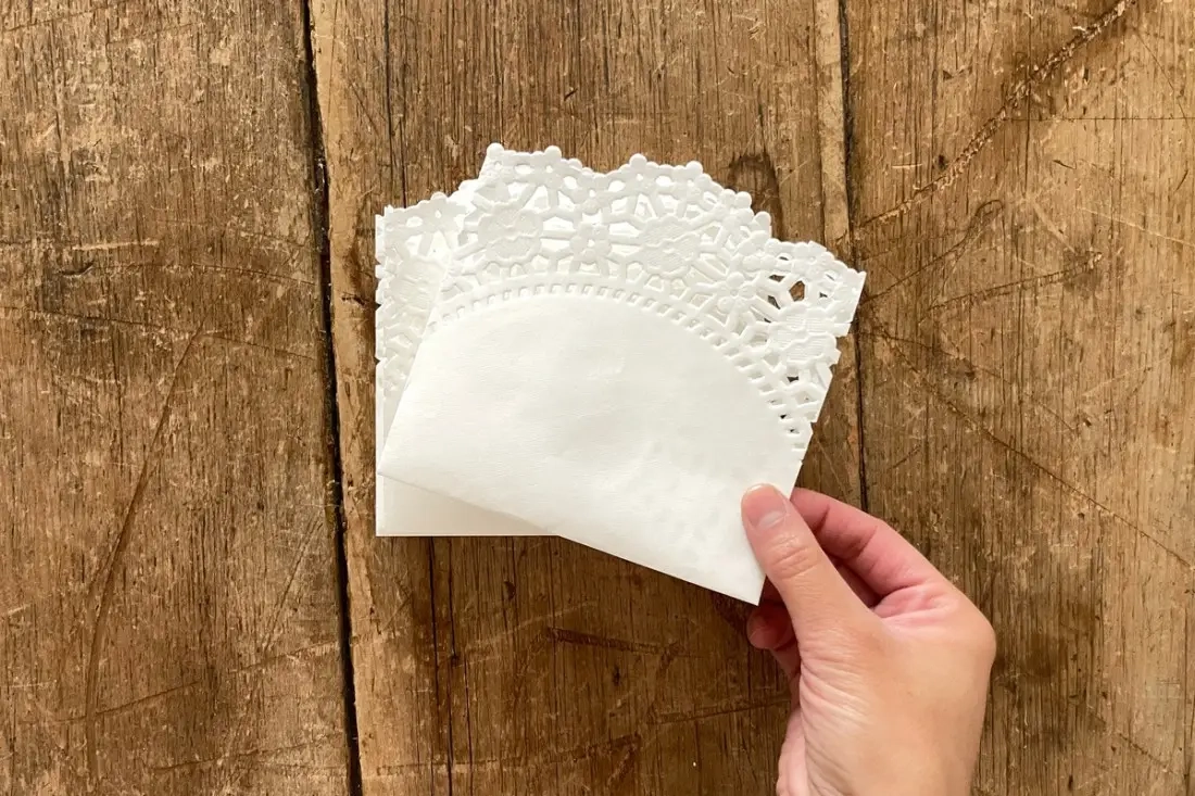 DIY papieren kleedje sneeuwvlokken