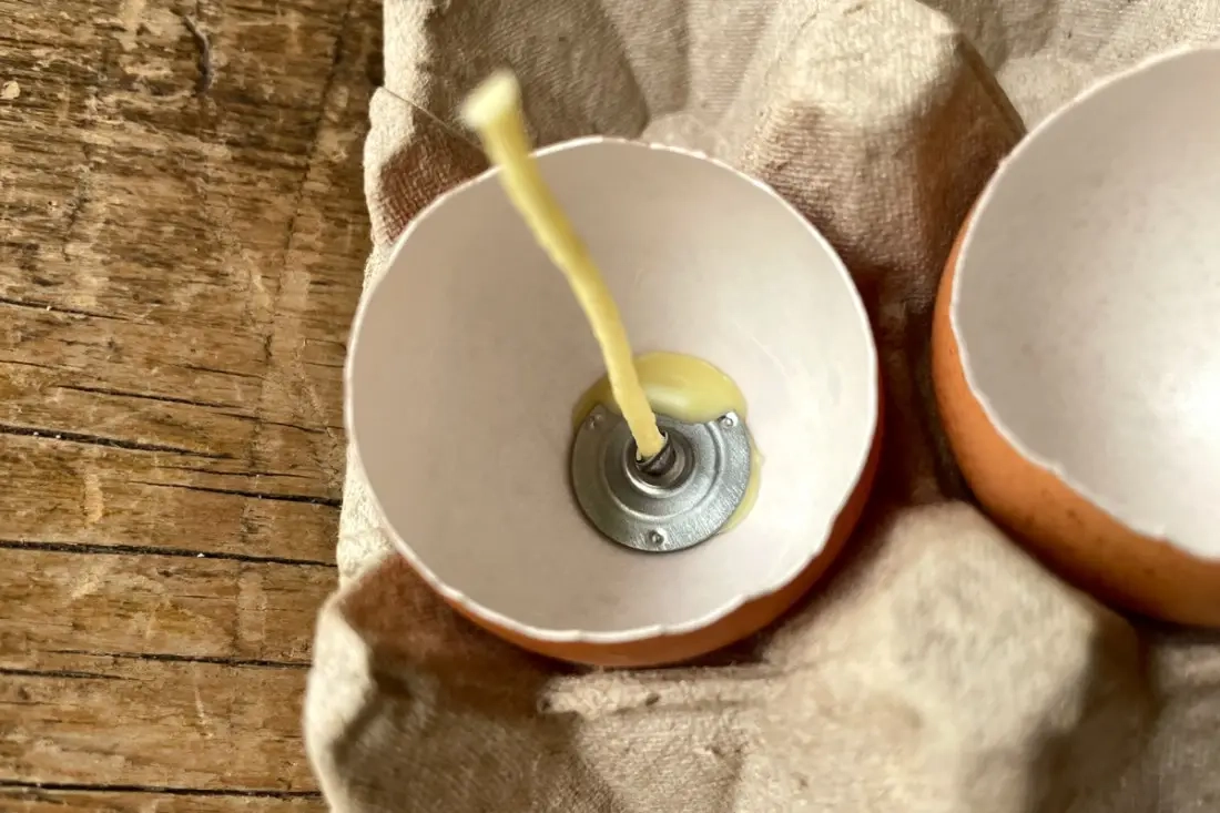 DIY eierschaal bijenwaskaarsen