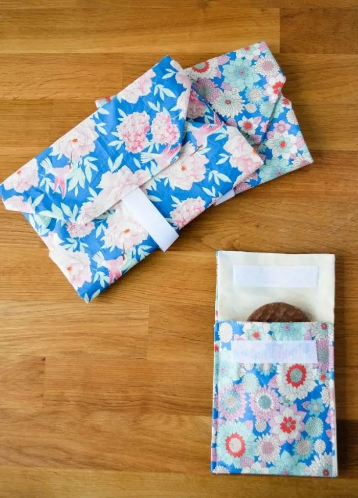 Herbruikbare DIY-snackzakjes zijn perfect voor het verpakken van snacks voor lunch of werk. Een geweldige en supergemakkelijke eco-swap om het plasticgebruik te verminderen. Herbruikbare DIY-snackzakjes zijn perfect voor het verpakken van snacks voor lunch of werk. Een geweldige en supergemakkelijke eco-swap om het plasticgebruik te verminderen.