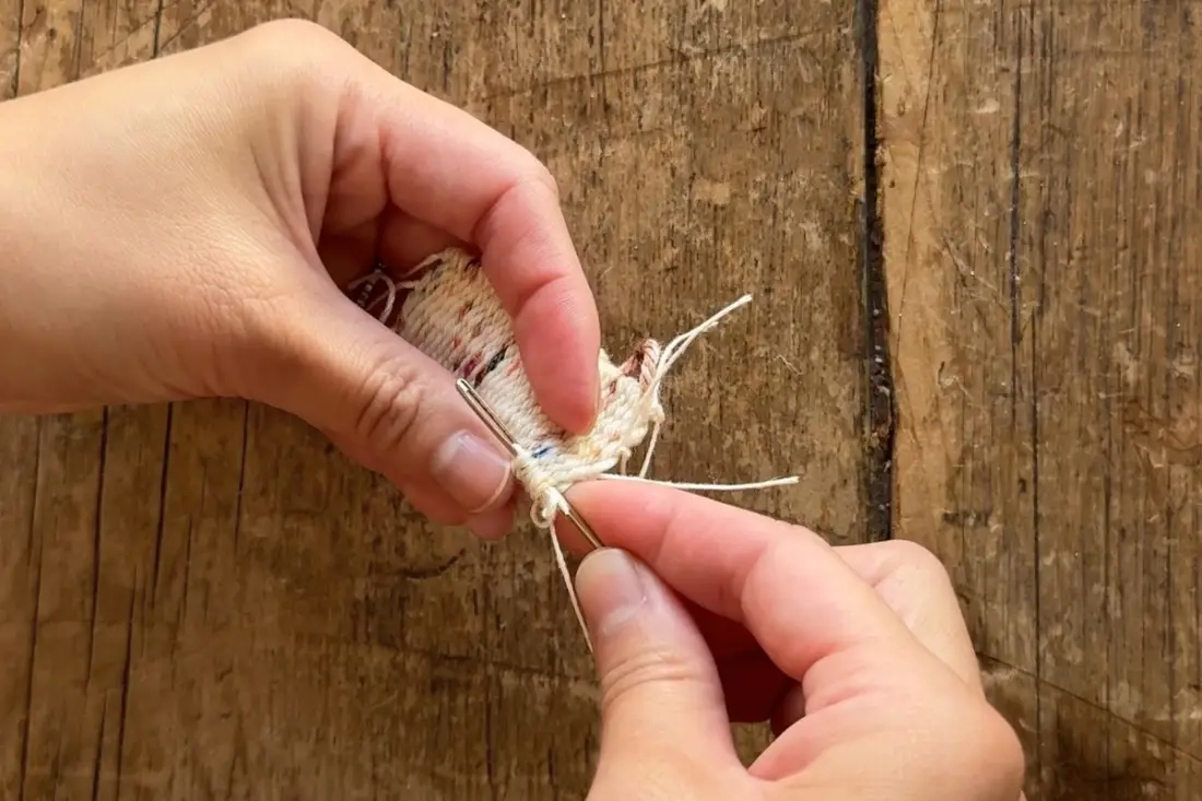 DIY mini-geüpcycled luciferdoosje weefgetouw
