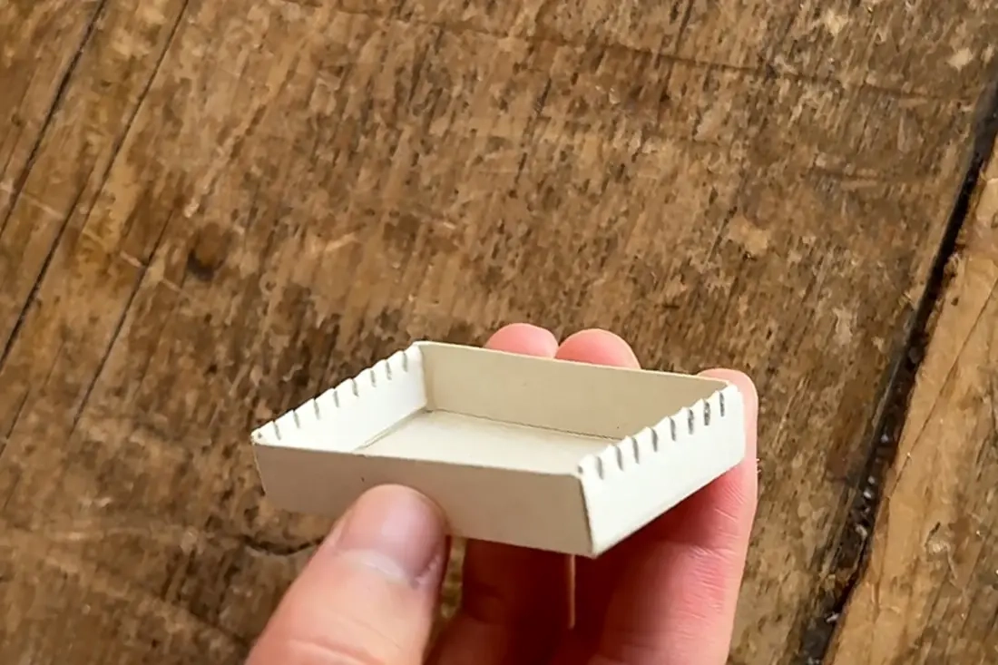DIY mini-geüpcycled luciferdoosje weefgetouw